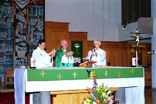 Mass (Fr Zee, Fr Deignan, Fr ONeill)