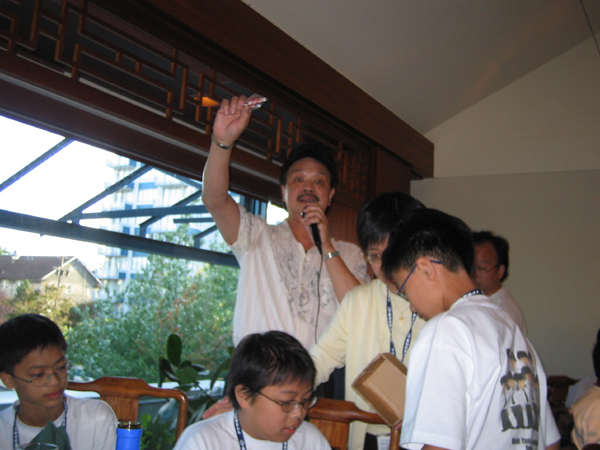 WYK Students Visit 7-15-04 002